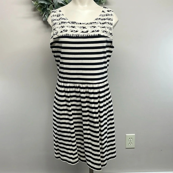 Ann Taylor Loft Petites Sleeveless Black & Ivory Striped Lace Trim Dress MP - Picture 1 of 14